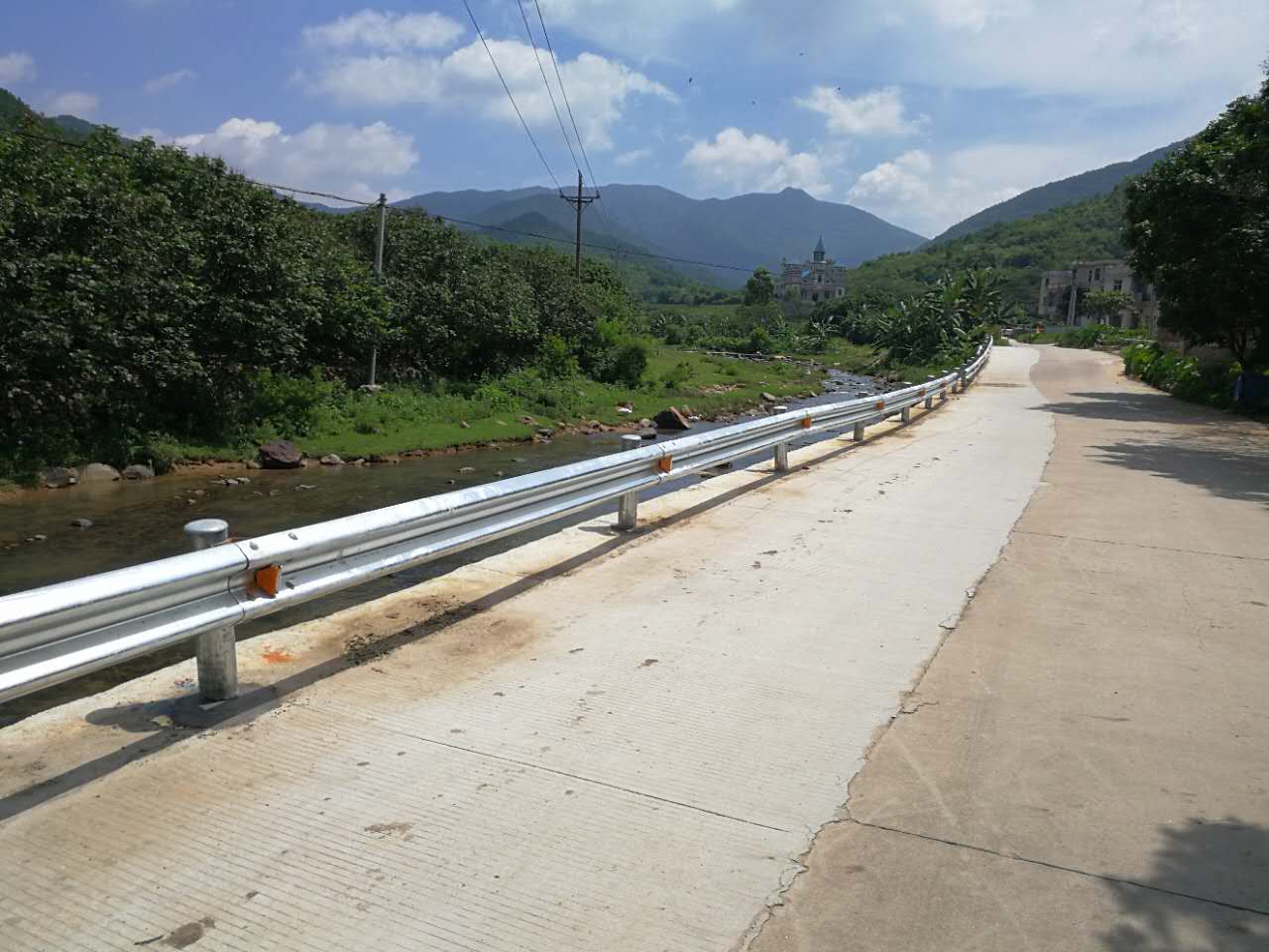 �辶���λ�����ײ��Ǯһ��ƽ���������������