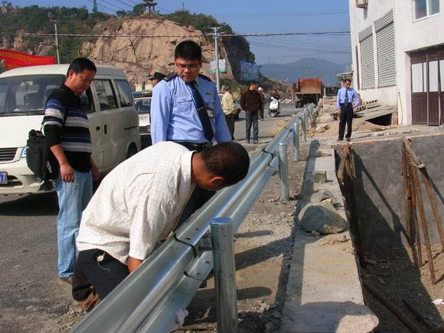 ���λ���